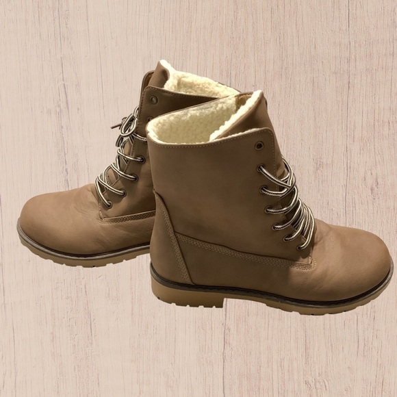 Faux‎ Sherpa lined boots - Picture 7 of 9